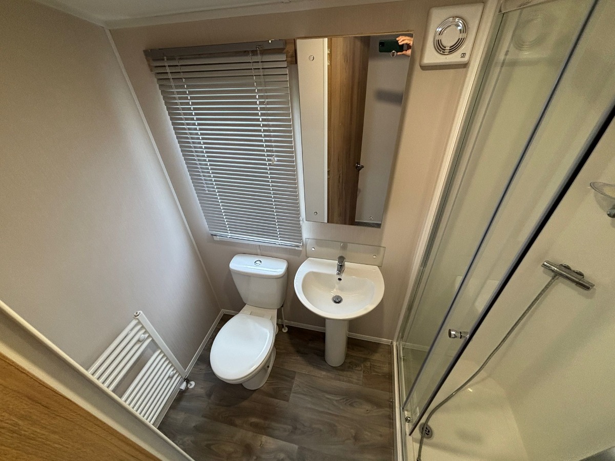 2024 Willerby Manor Green Range shower room