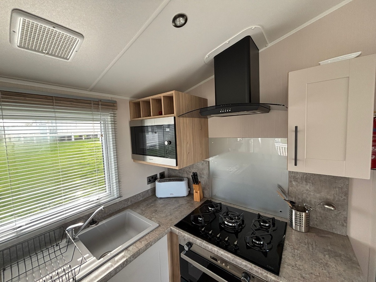 2024 Willerby Manor Green Range kitchen and cooker area
