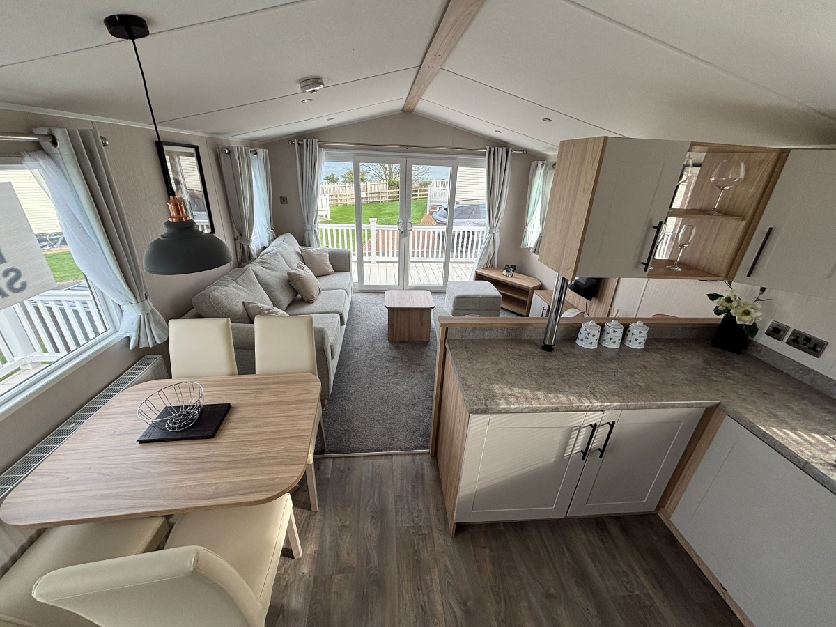 2024 Willerby Manor Green Range kitchen and dining area