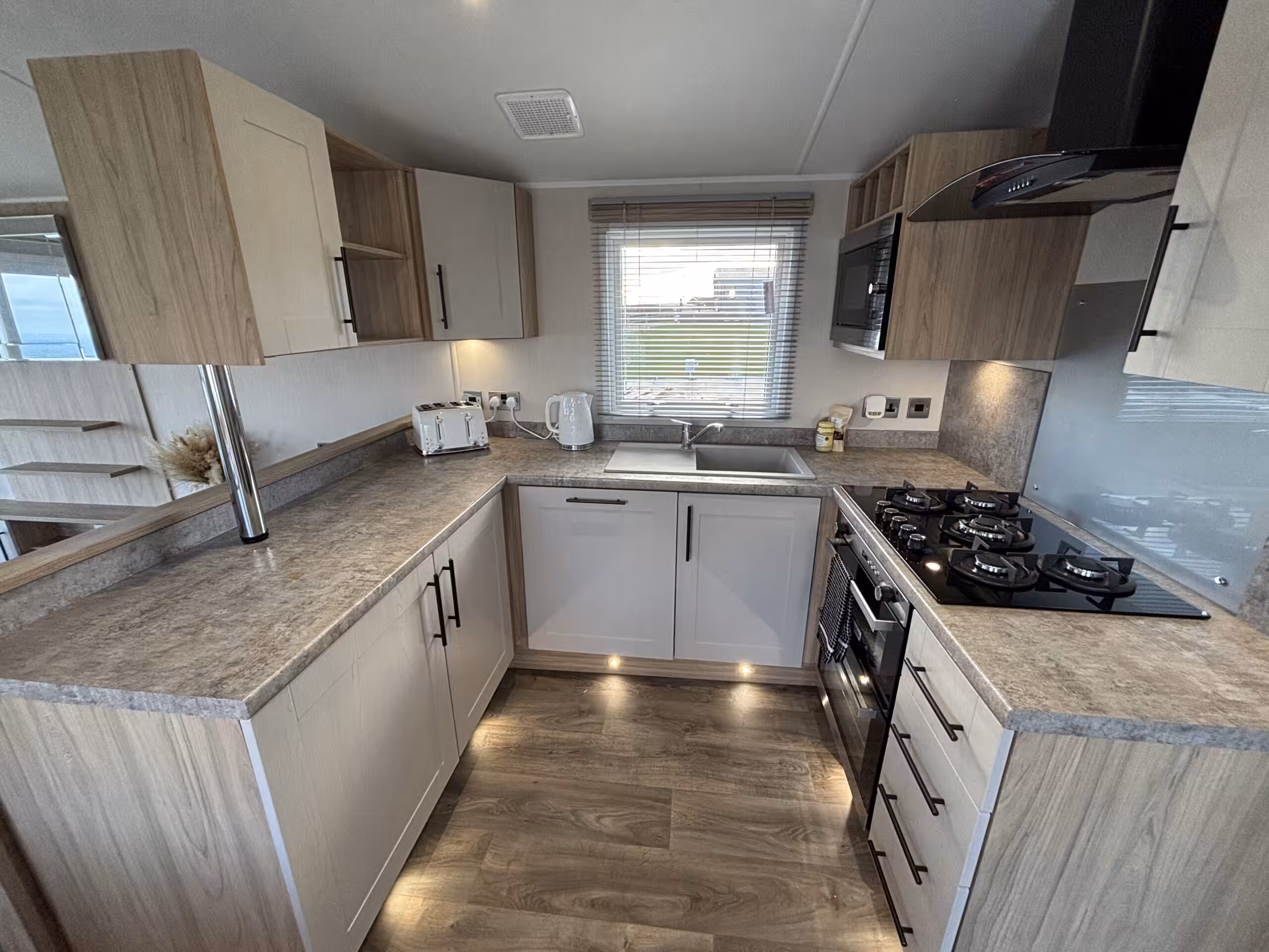 Willerby Manor 38ft X 12ft Green Range 11