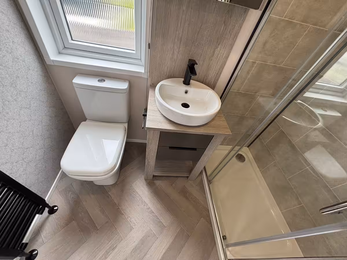 Shower and toilet facilities in the 2021 Victory Lakewood Lodge for sale at Elm Bank Coastal Park in Spittal, Berwick-upon-Tweed, Northumberland.